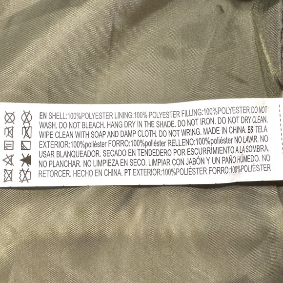 Forever 21 Shiny Green Puffer Vest Waterproof Pockets Kids Girl’s Size 14 NWT - Picture 9 of 9